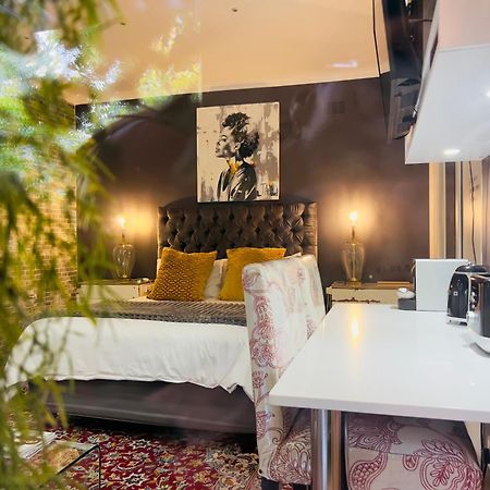 מוסל ביי Art-Inspired Bedroom Close To Cbd מראה חיצוני תמונה